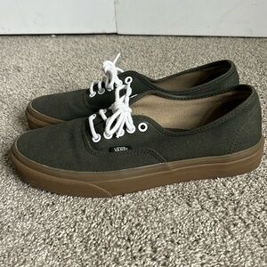 men’s dark green vans authentic (size 8.5)